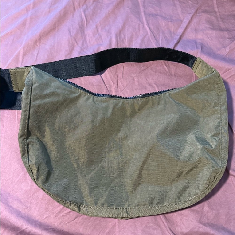 BAGGU Medium Nylon Crescent Bag